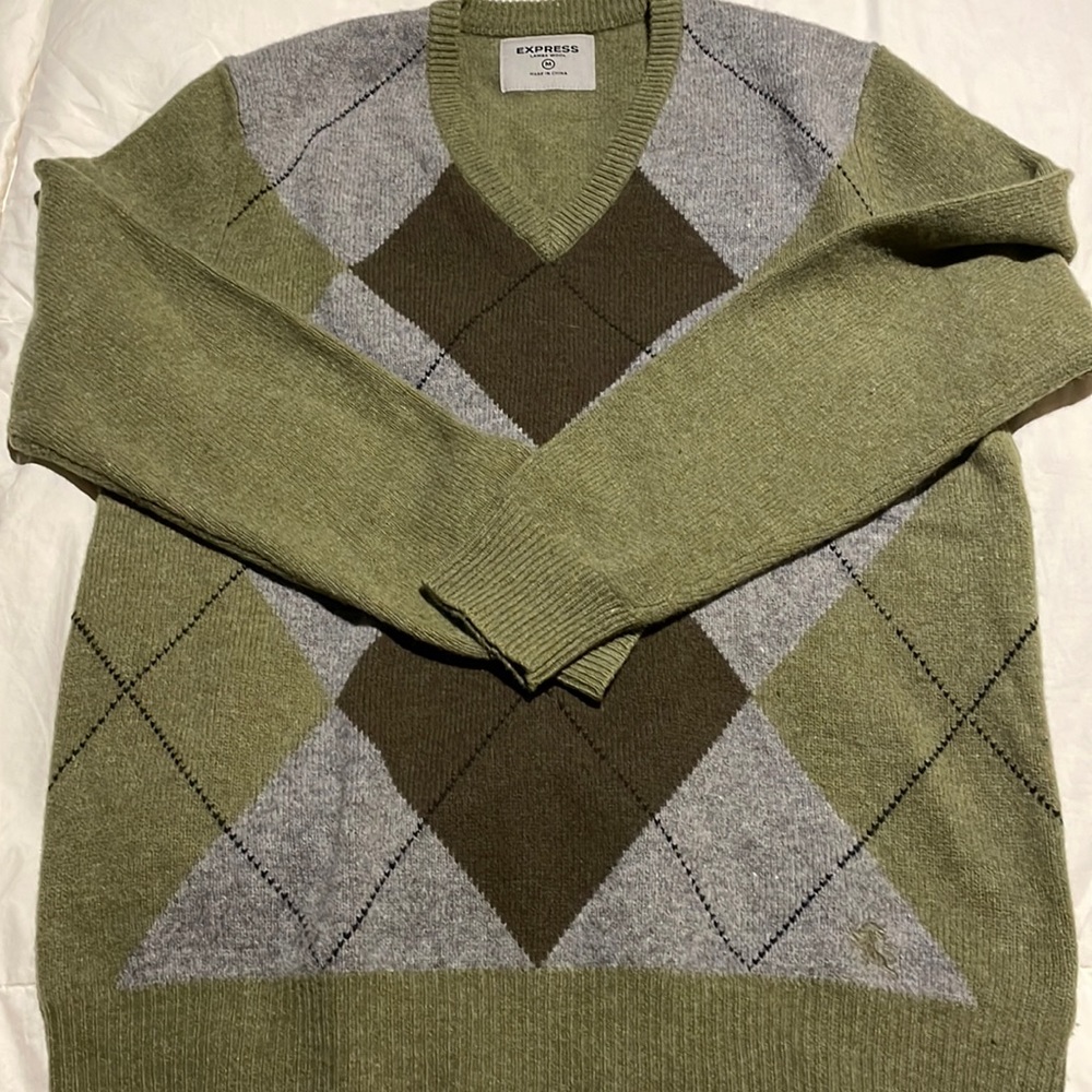 Vintage Men’s express V-neck argyle sweater.  (Gr)